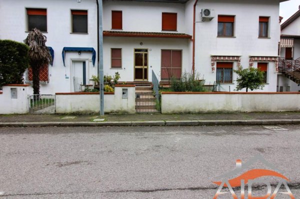 casa indipendente in vendita ad Argenta in zona San Biagio