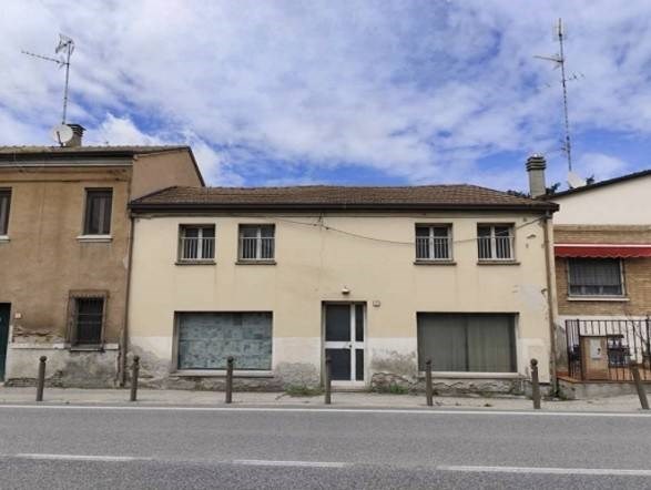 locale commerciale in vendita ad Argenta