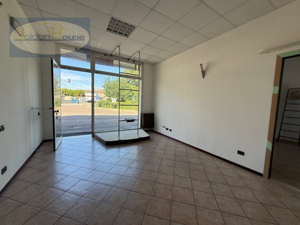 negozio in vendita ad Argenta in zona Santa Maria Codifiume