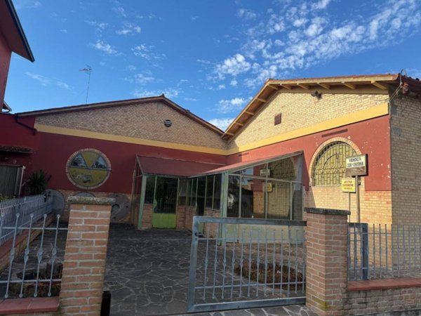 negozio in vendita ad Argenta in zona Anita