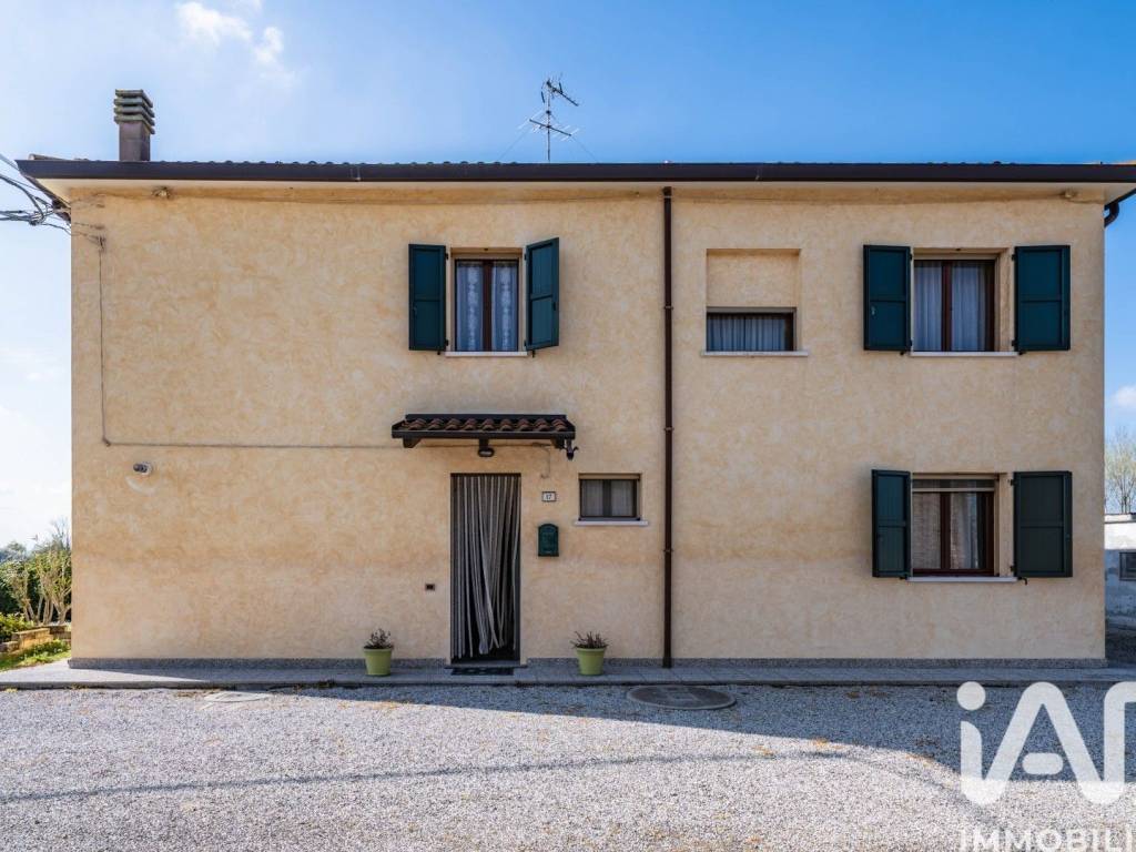 casa indipendente in vendita ad Argenta in zona San Nicolò