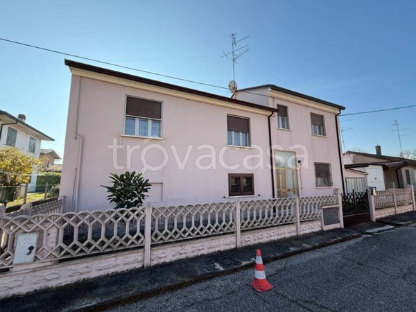 casa indipendente in vendita ad Argenta in zona Campotto