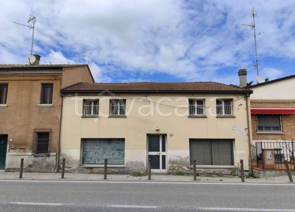 negozio in vendita ad Argenta