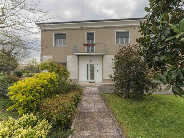 casa indipendente in vendita ad Argenta in zona Bando