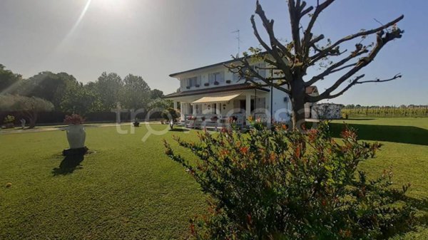 casa indipendente in vendita ad Argenta in zona Longastrino