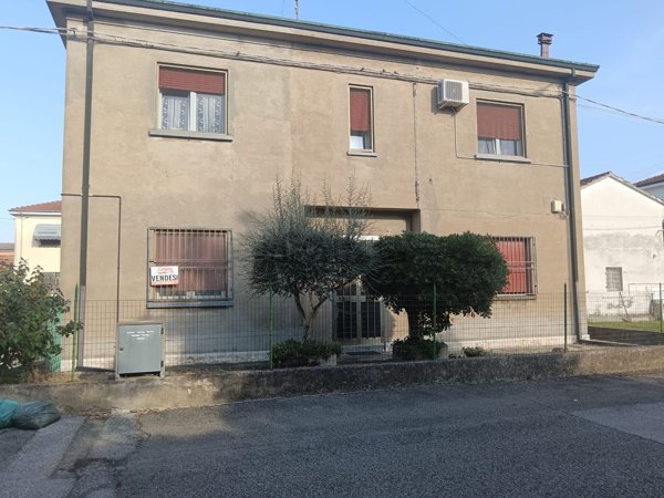 casa indipendente in vendita ad Argenta in zona San Biagio