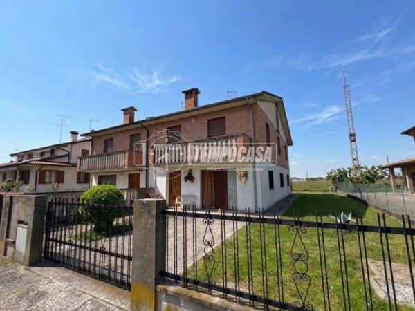 casa indipendente in vendita ad Argenta in zona Consandolo