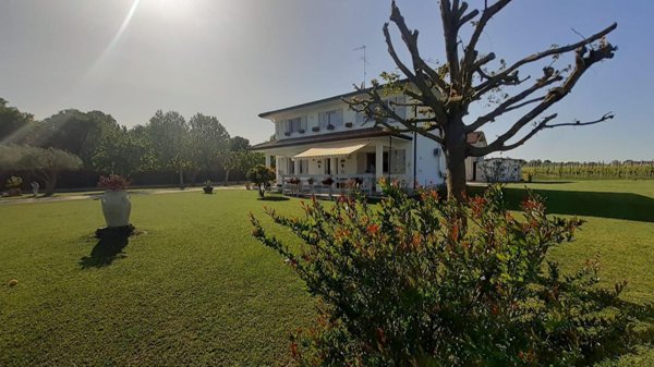 casa indipendente in vendita ad Argenta in zona Longastrino