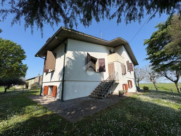 casa indipendente in vendita ad Argenta in zona Filo