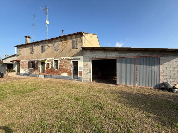 casa indipendente in vendita ad Argenta in zona Consandolo