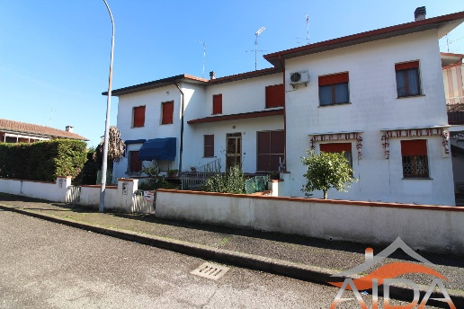 casa indipendente in vendita ad Argenta in zona San Biagio