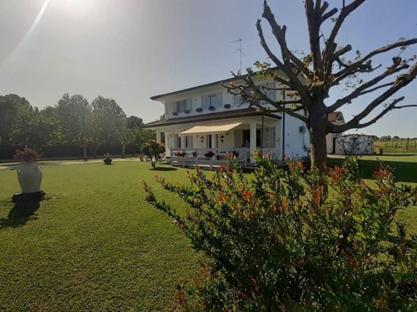 casa indipendente in vendita ad Argenta in zona Longastrino