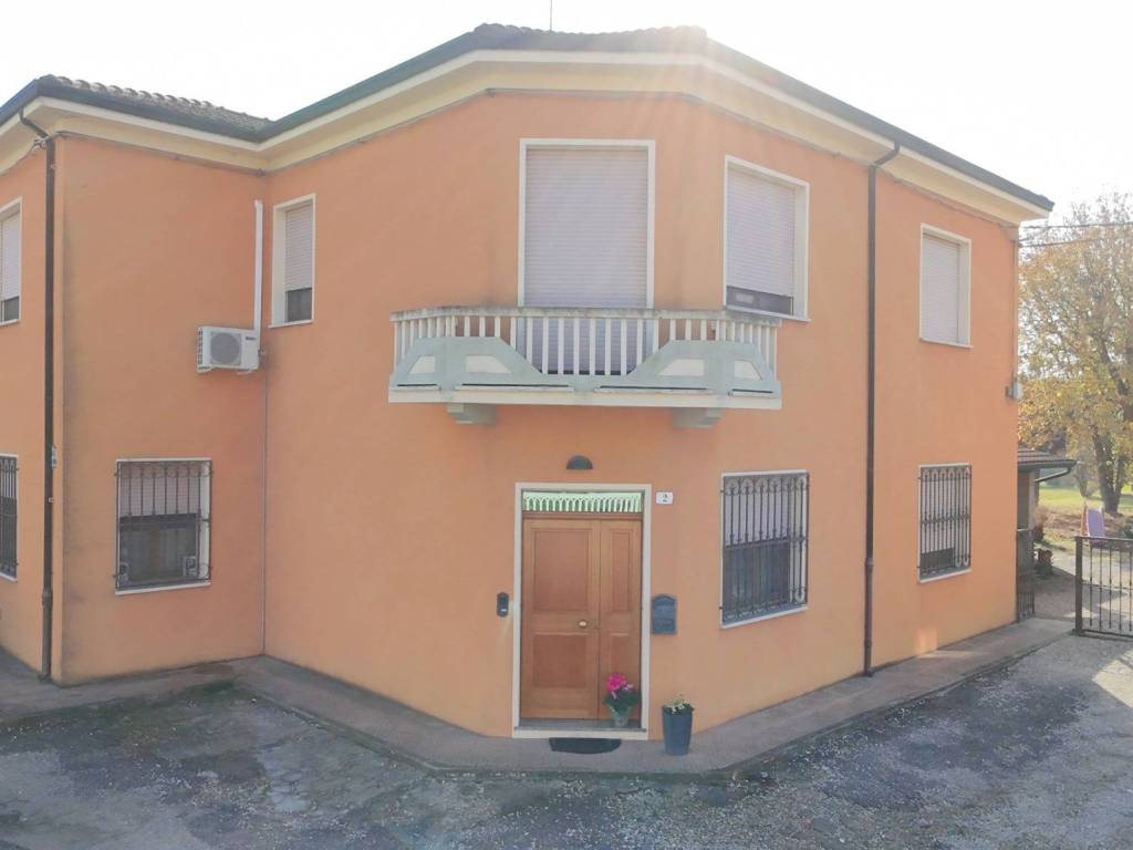casa indipendente in vendita ad Argenta in zona San Biagio