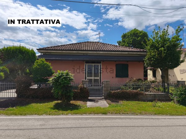 casa indipendente in vendita ad Argenta in zona Filo
