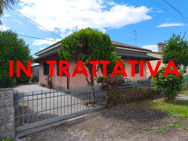 casa indipendente in vendita ad Argenta in zona Filo