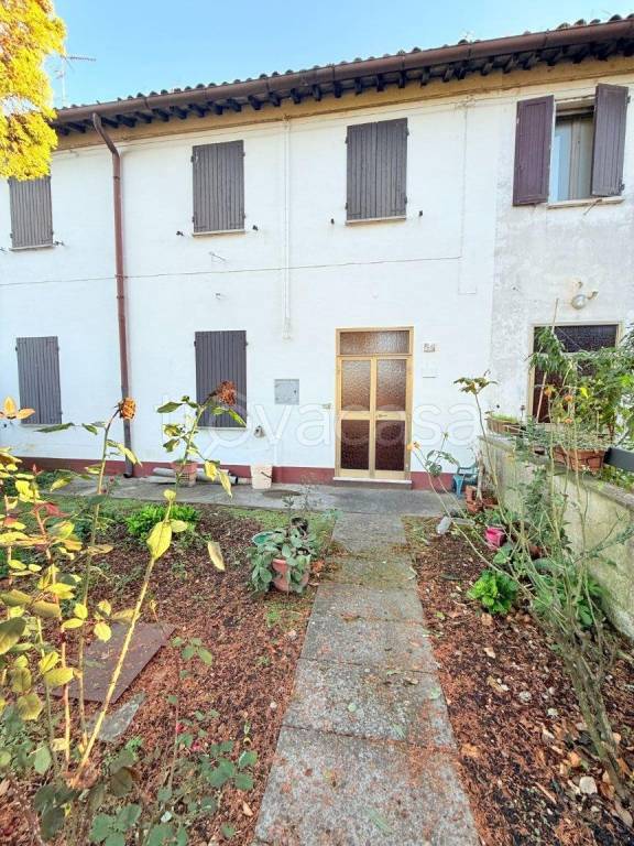 casa indipendente in vendita ad Argenta in zona Filo