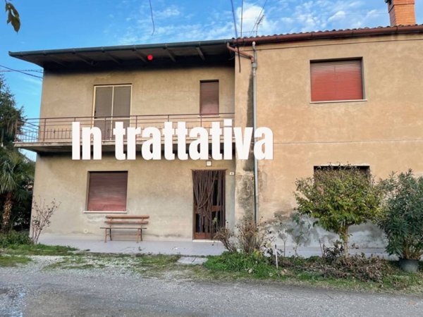 casa indipendente in vendita ad Argenta in zona Menate