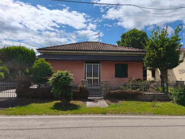 casa indipendente in vendita ad Argenta in zona Filo