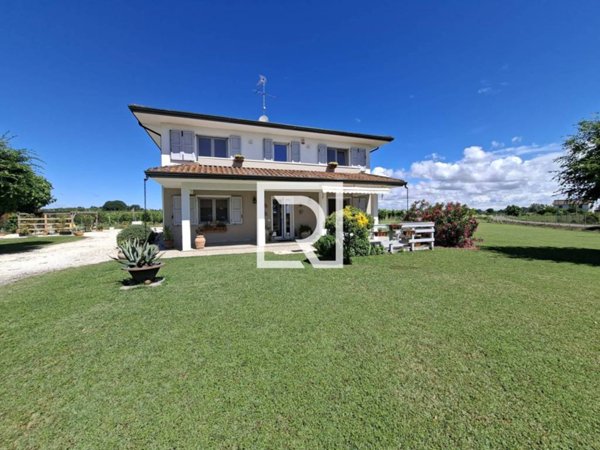 casa indipendente in vendita ad Argenta in zona Longastrino