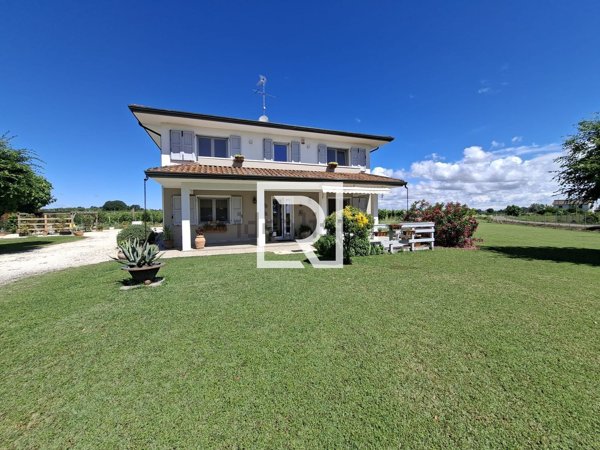 casa indipendente in vendita ad Argenta in zona Longastrino