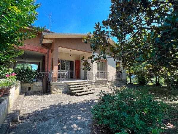 casa indipendente in vendita ad Argenta in zona Longastrino
