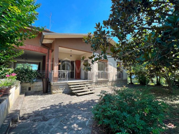 casa indipendente in vendita ad Argenta in zona Longastrino