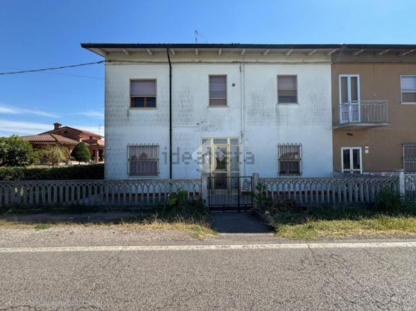 appartamento in vendita ad Argenta in zona Anita