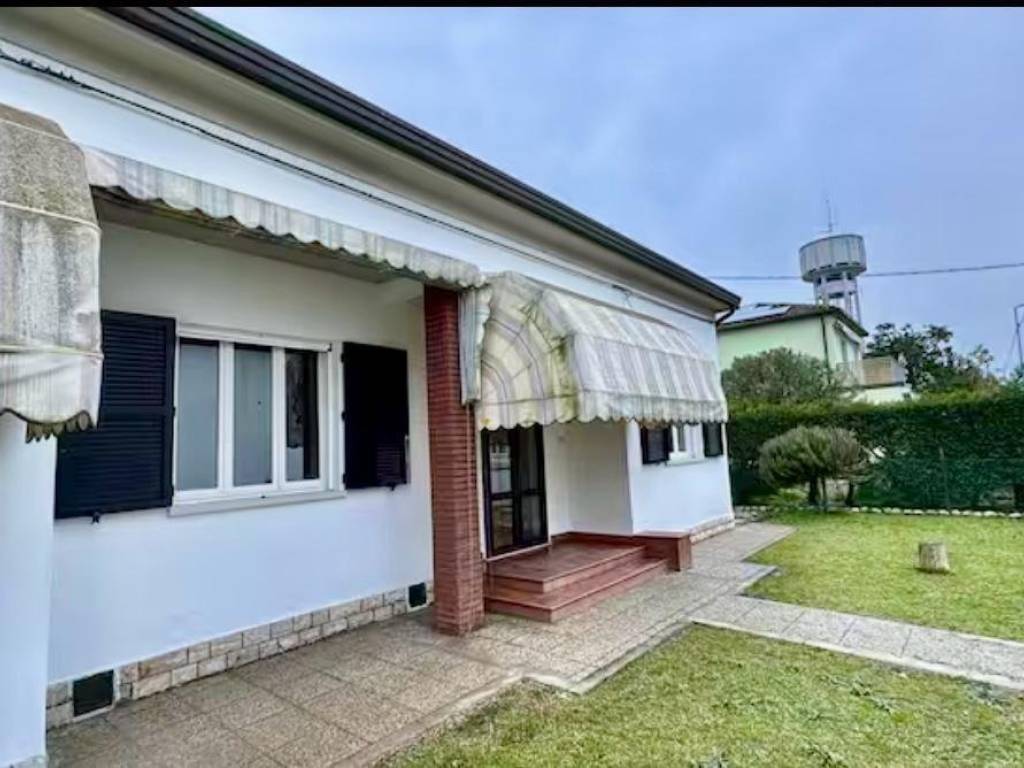 casa indipendente in vendita ad Argenta in zona Boccaleone