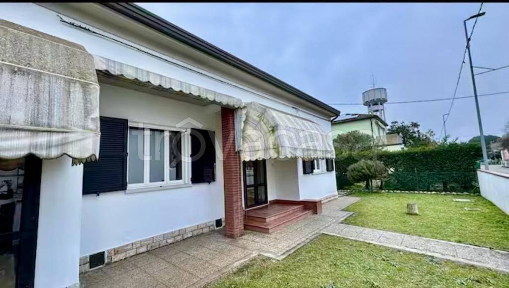 casa indipendente in vendita ad Argenta in zona Boccaleone