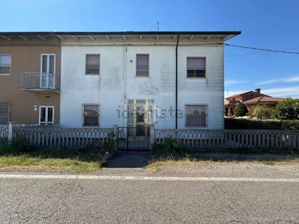 appartamento in vendita ad Argenta in zona Anita