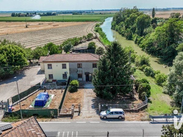 casa indipendente in vendita ad Argenta in zona La Fiorana