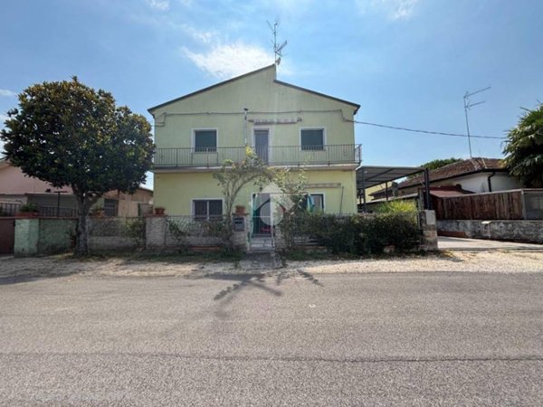 casa indipendente in vendita ad Argenta in zona Anita