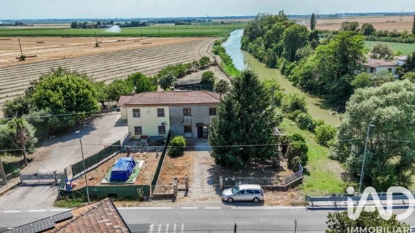 casa indipendente in vendita ad Argenta in zona La Fiorana
