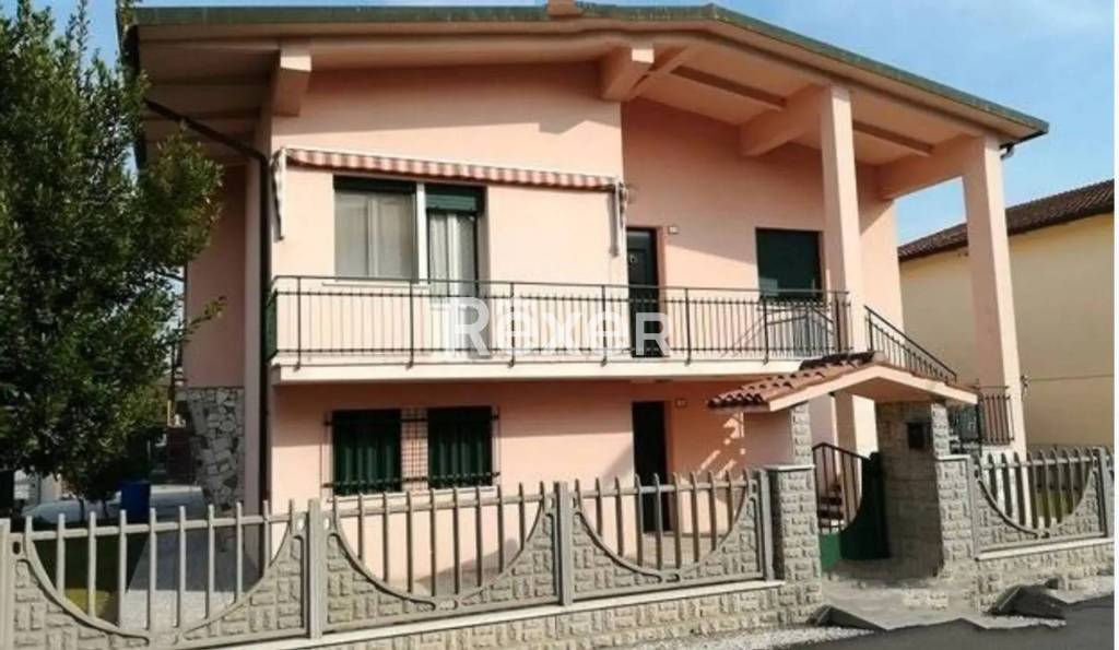 casa indipendente in vendita ad Argenta in zona Longastrino