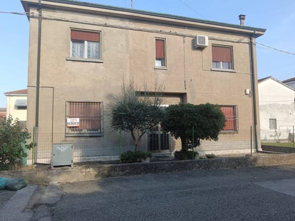 casa indipendente in vendita ad Argenta in zona San Biagio