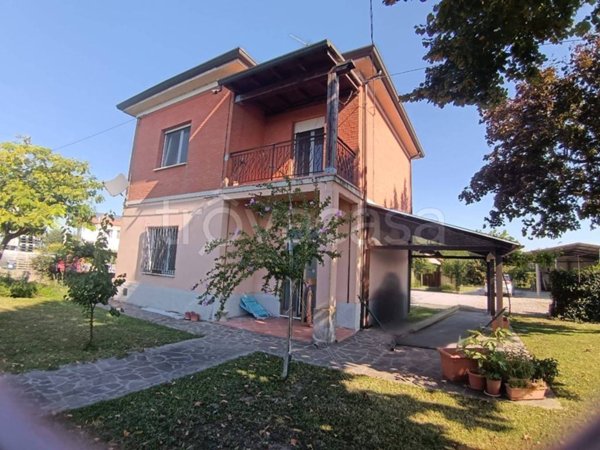 casa indipendente in vendita ad Argenta in zona San Biagio
