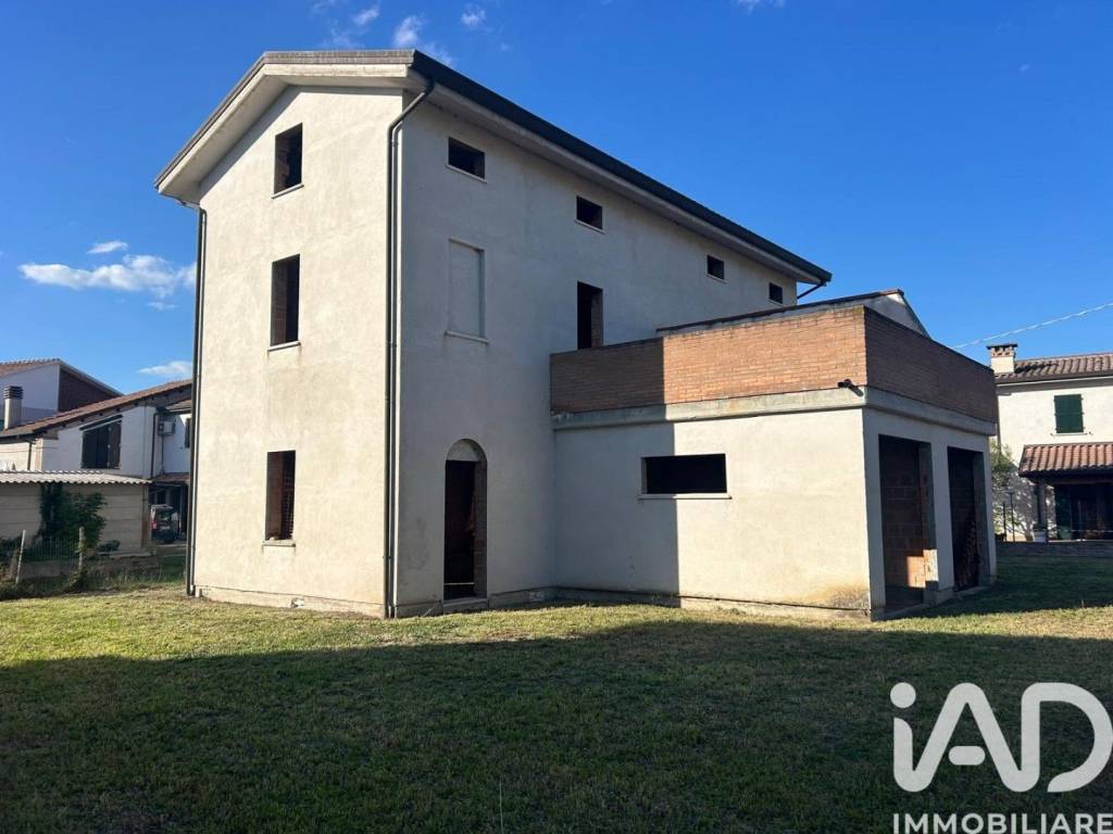casa indipendente in vendita ad Argenta in zona San Biagio