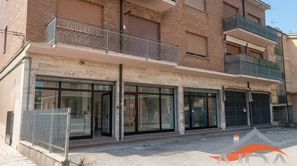 locale commerciale in vendita ad Argenta