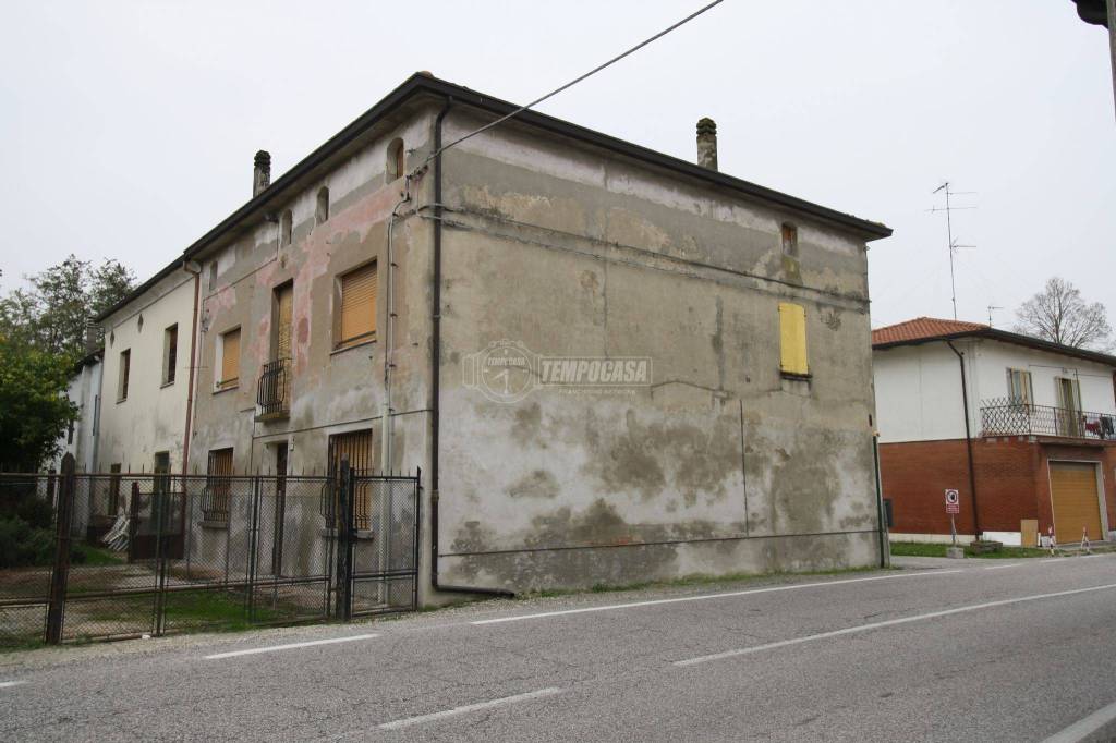 rudere in vendita ad Argenta