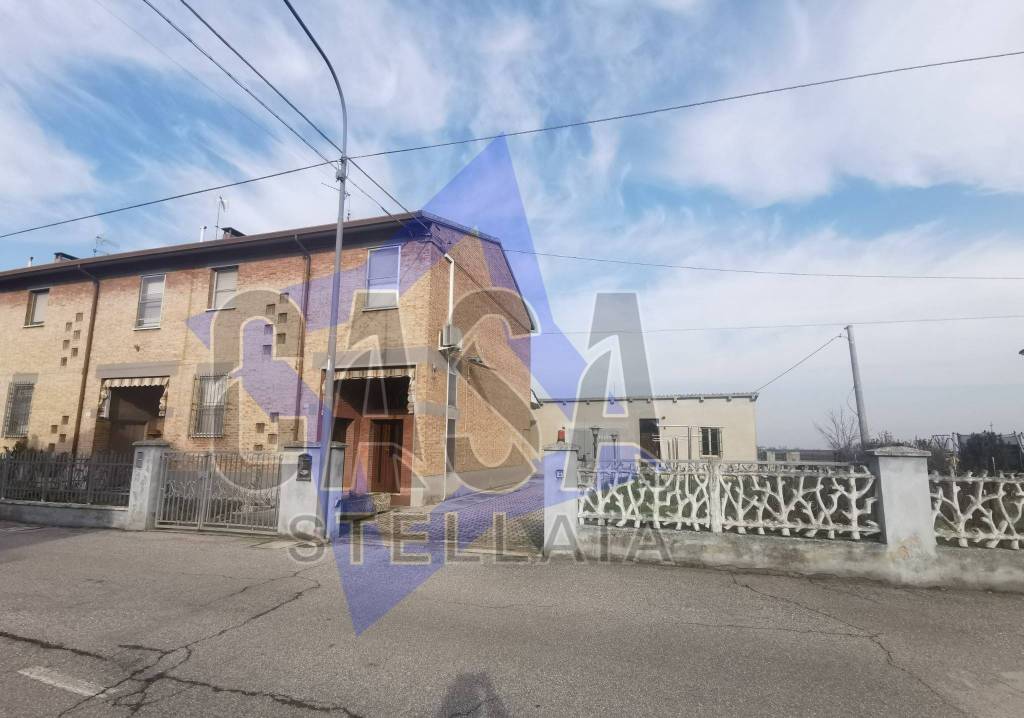 casa indipendente in vendita a Bondeno