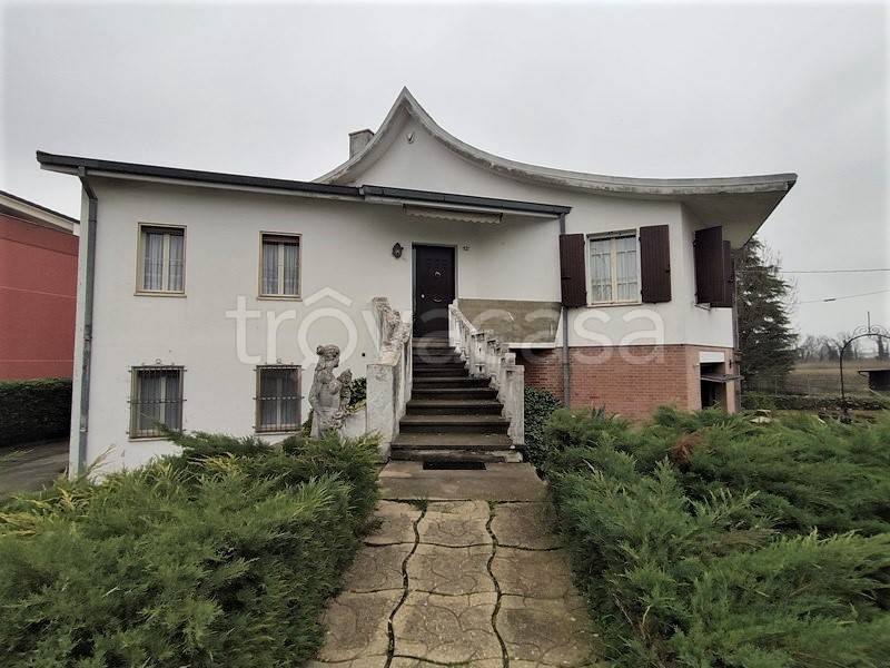 casa indipendente in vendita a Bondeno