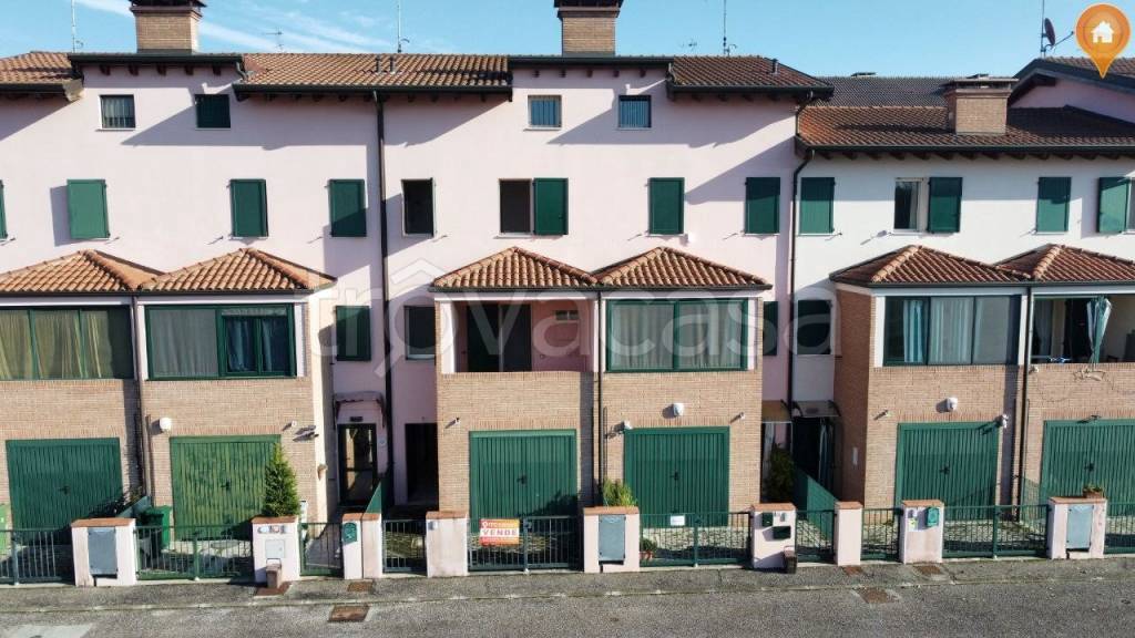 casa indipendente in vendita a Bondeno