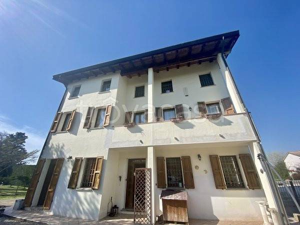 casa indipendente in vendita a Bondeno