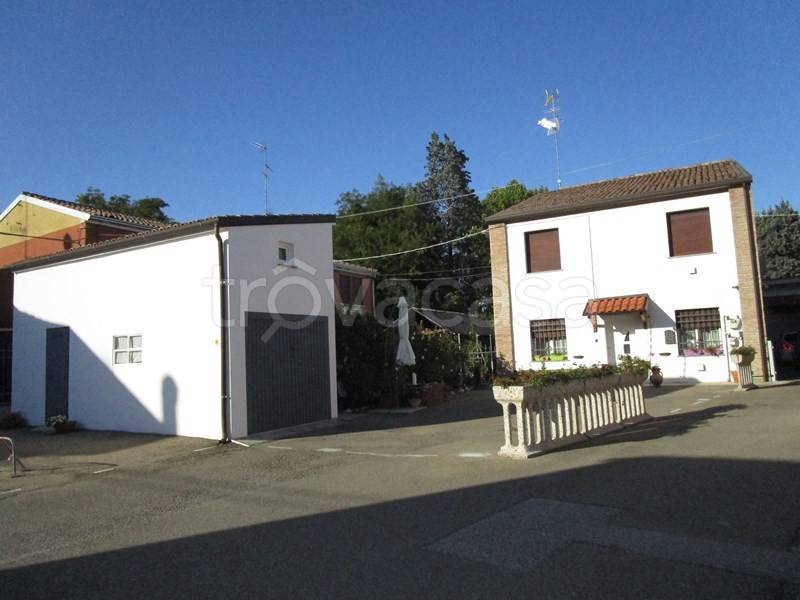 casa indipendente in vendita a Bondeno