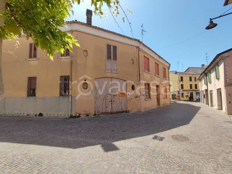 casa indipendente in vendita a Bondeno
