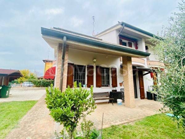 casa indipendente in vendita a Bondeno