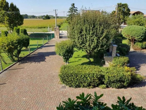 casa indipendente in vendita a Bondeno