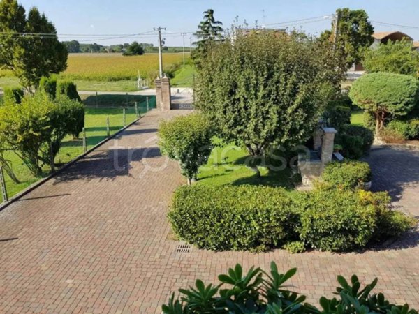 casa indipendente in vendita a Bondeno