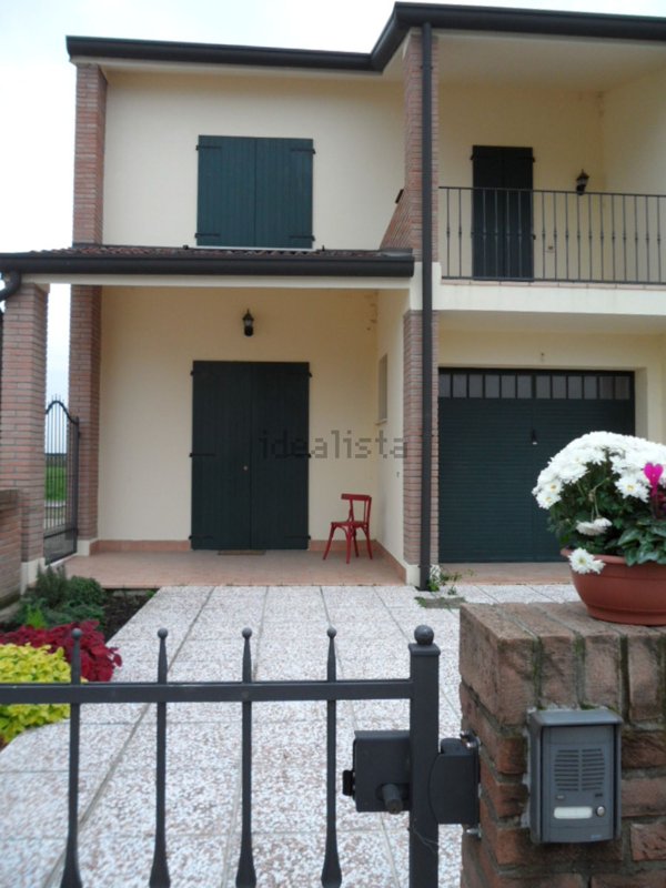 casa indipendente in vendita a Bondeno