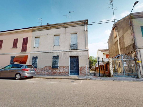 casa indipendente in vendita a Bondeno